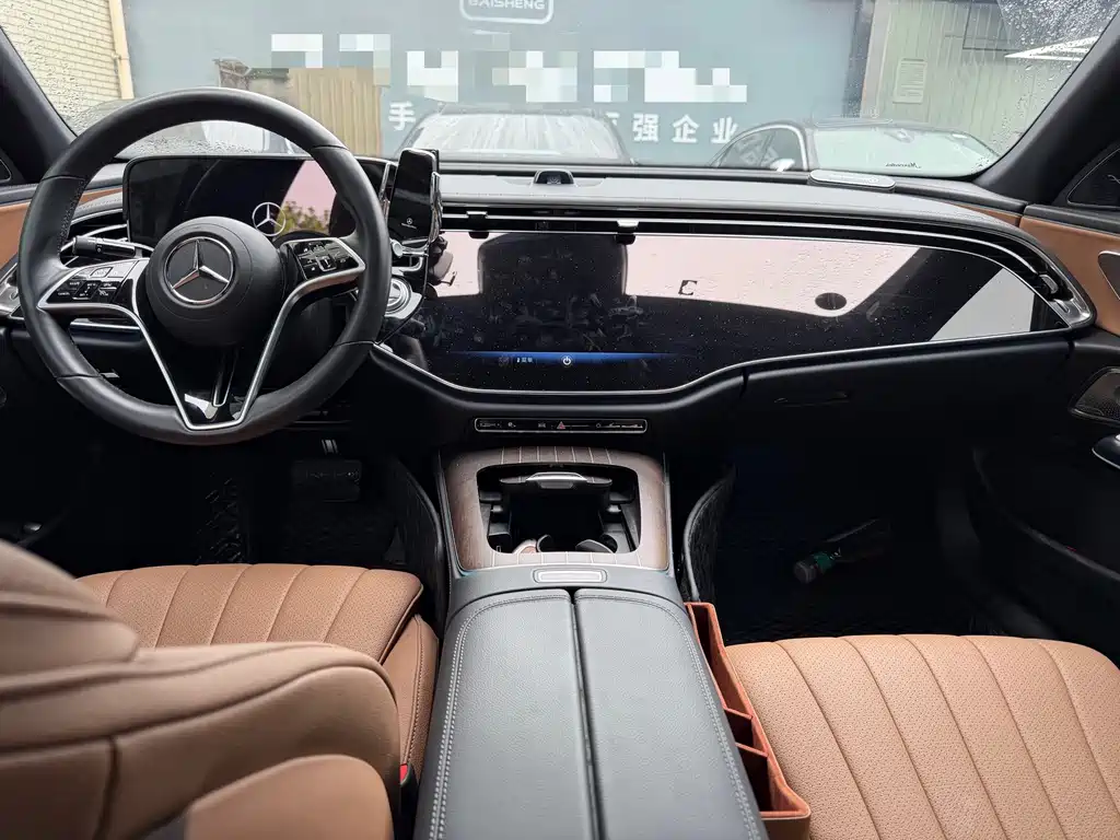 Mercedes-Benz E-Class — миниатюра 6