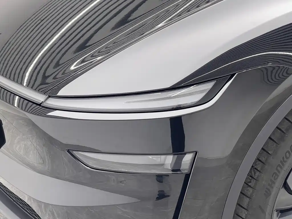 Tesla Model Y — миниатюра 18