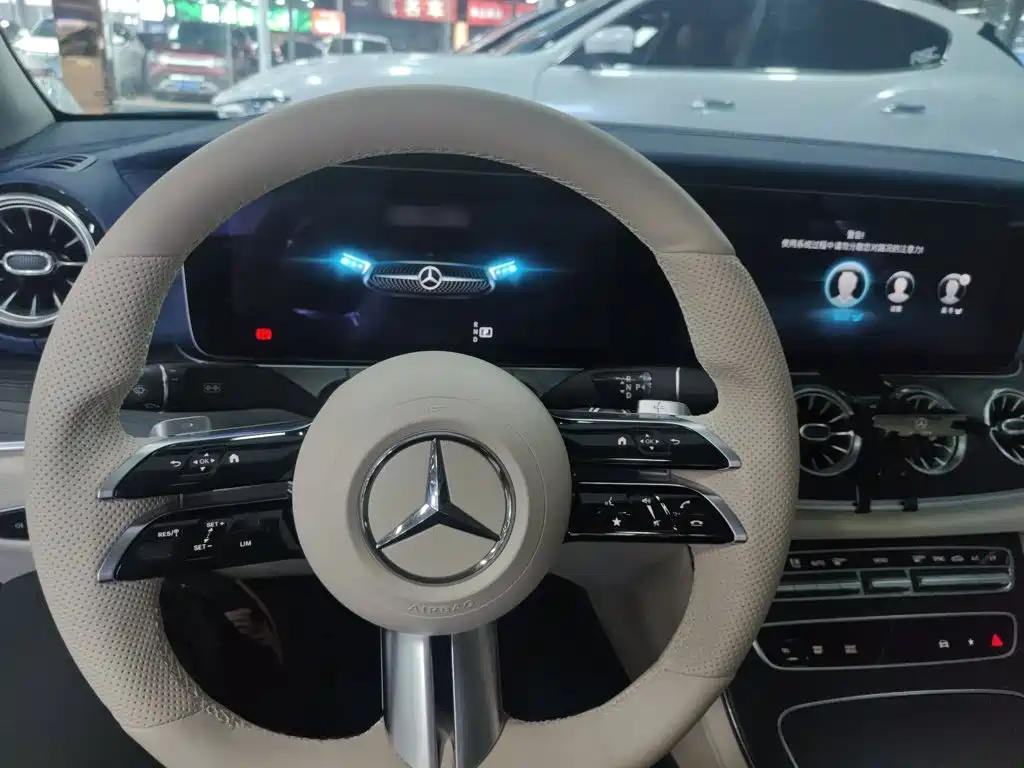 Mercedes-Benz E-Class (Import) — миниатюра 3