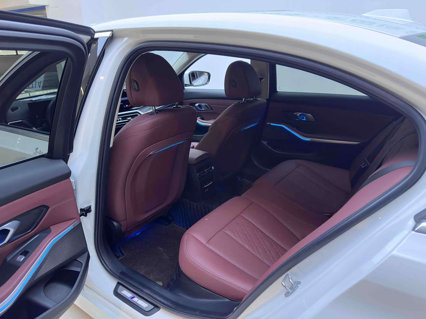 BMW 3 Series 2.0 л 2023 г. Белый, пробег 40300 км
