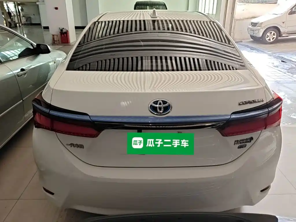 Toyota Corolla Hybrid — миниатюра 6