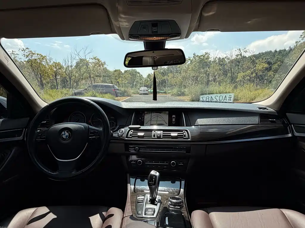 BMW 5 Series — миниатюра 16