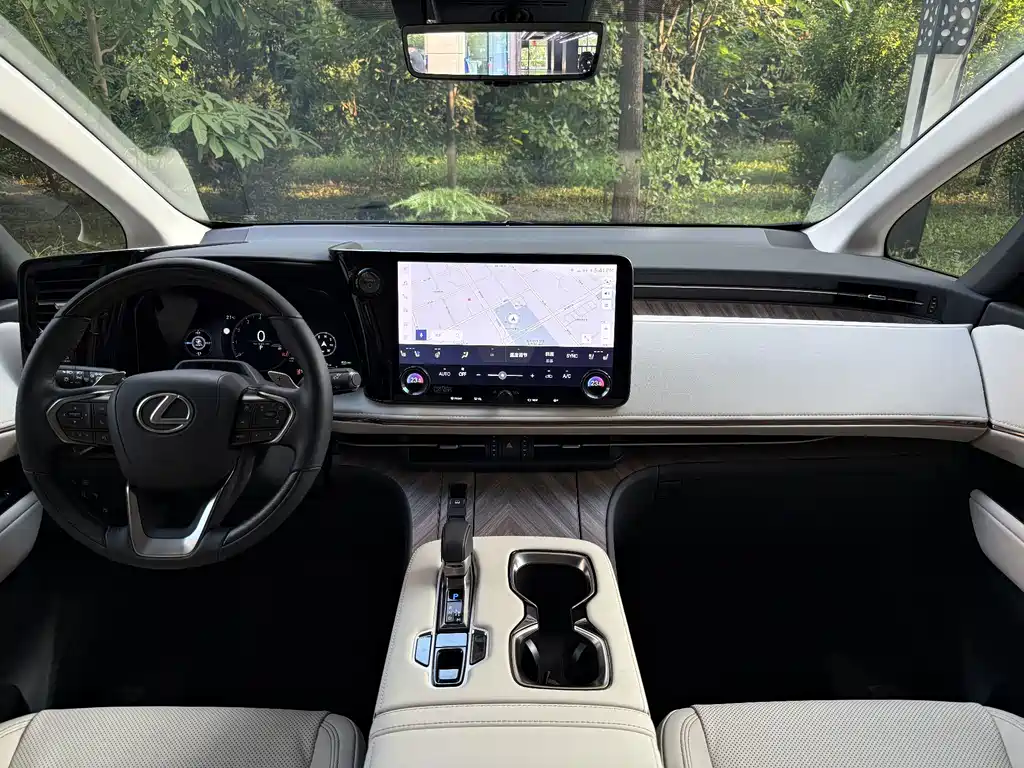 Lexus LM — миниатюра 10