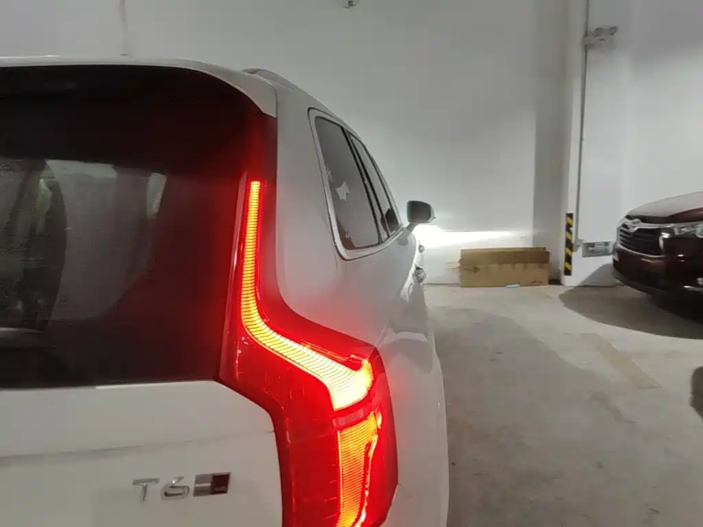 Volvo XC90 — миниатюра 8