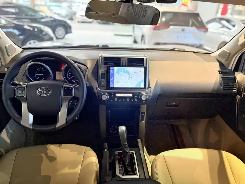 Toyota Land Cruiser Prado 2010 2.7L AT Luxury