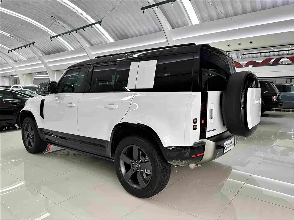 Land Rover Land Rover Defender 2025 110 3.0T P400 X-Dynamic HSE