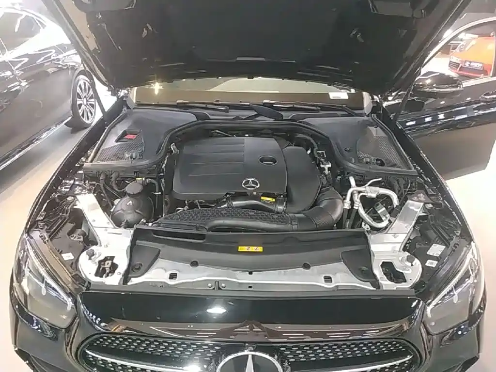 Mercedes-Benz E-Class — миниатюра 20