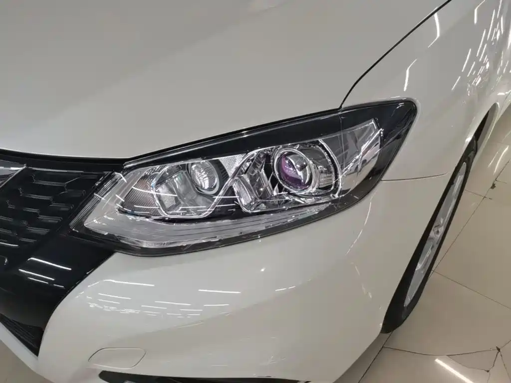 Nissan Tiida — миниатюра 24