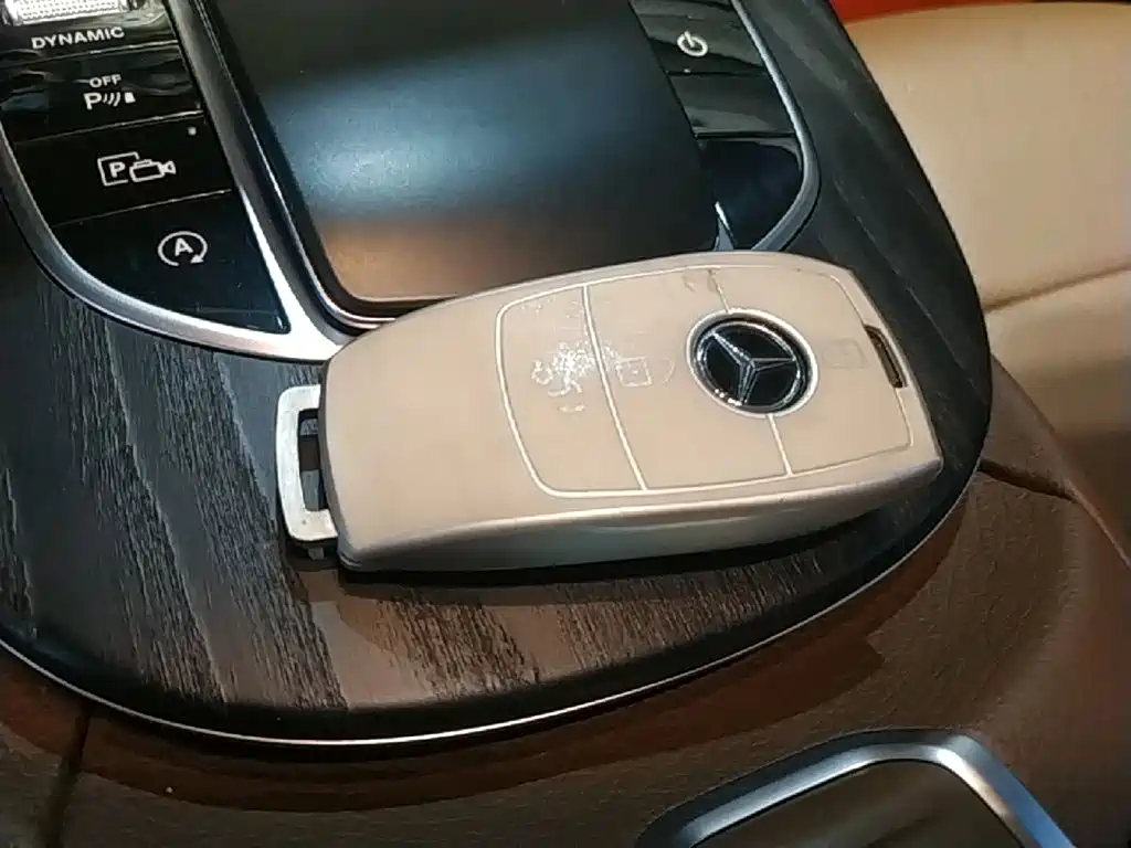 Mercedes-Benz E-Class — миниатюра 9