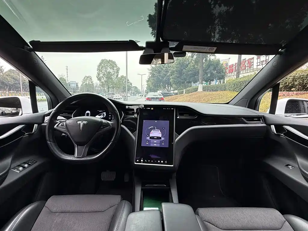 TESLA MODEL X