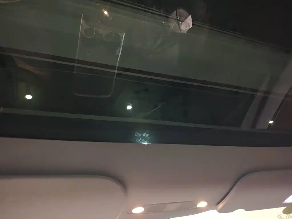 Tesla Model Y — миниатюра 18