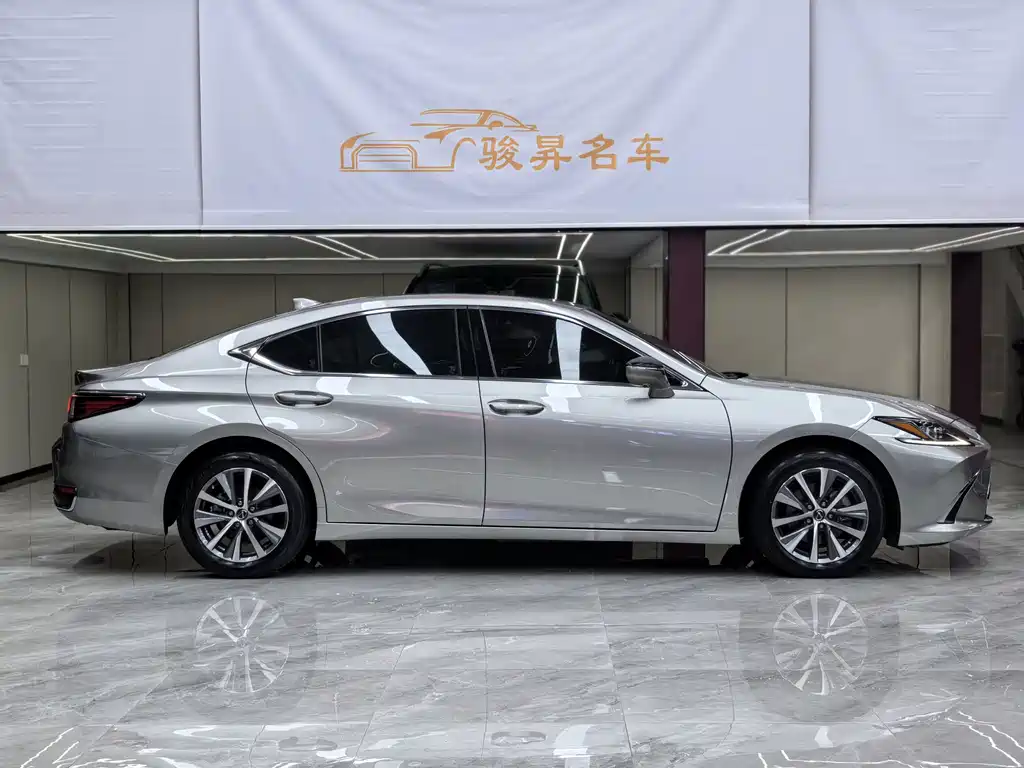 Lexus ES — миниатюра 8