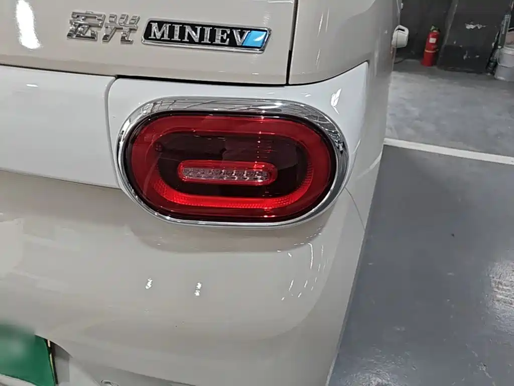 Wuling MINIEV — миниатюра 8