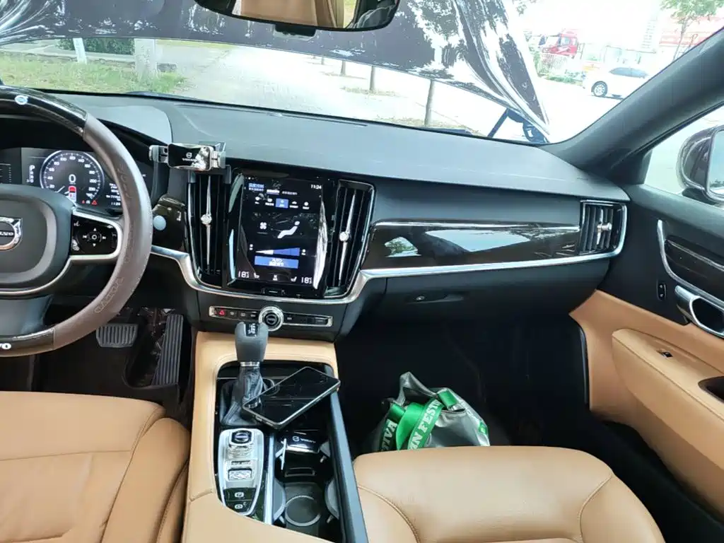 Volvo S90 — миниатюра 13