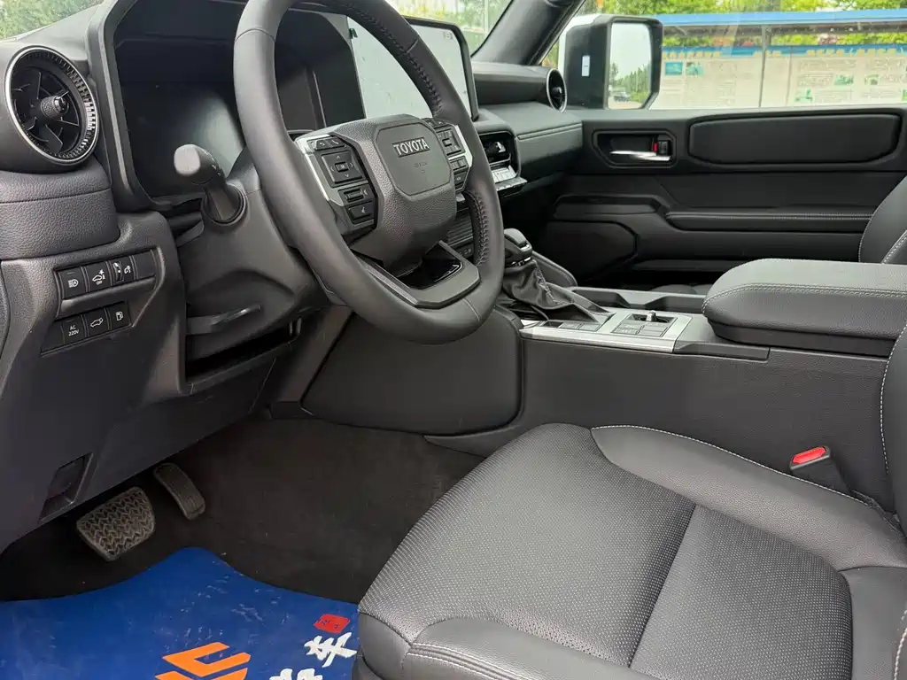 Toyota Land Cruiser Prado 2026 2.4T TX 5 мест