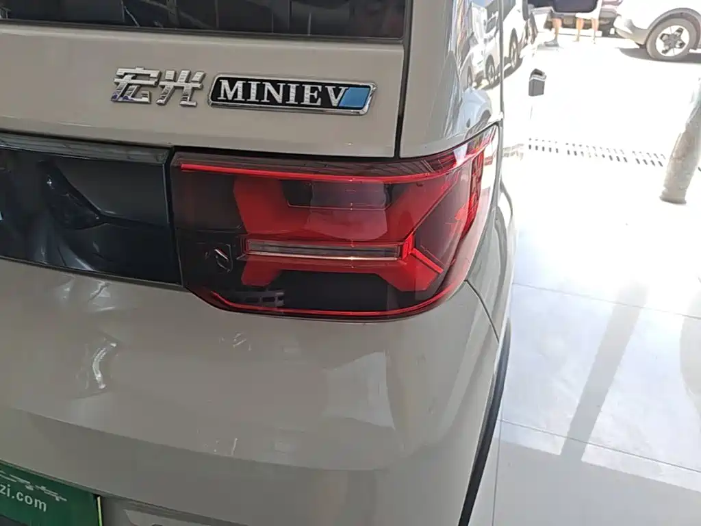 Wuling MINIEV — миниатюра 8