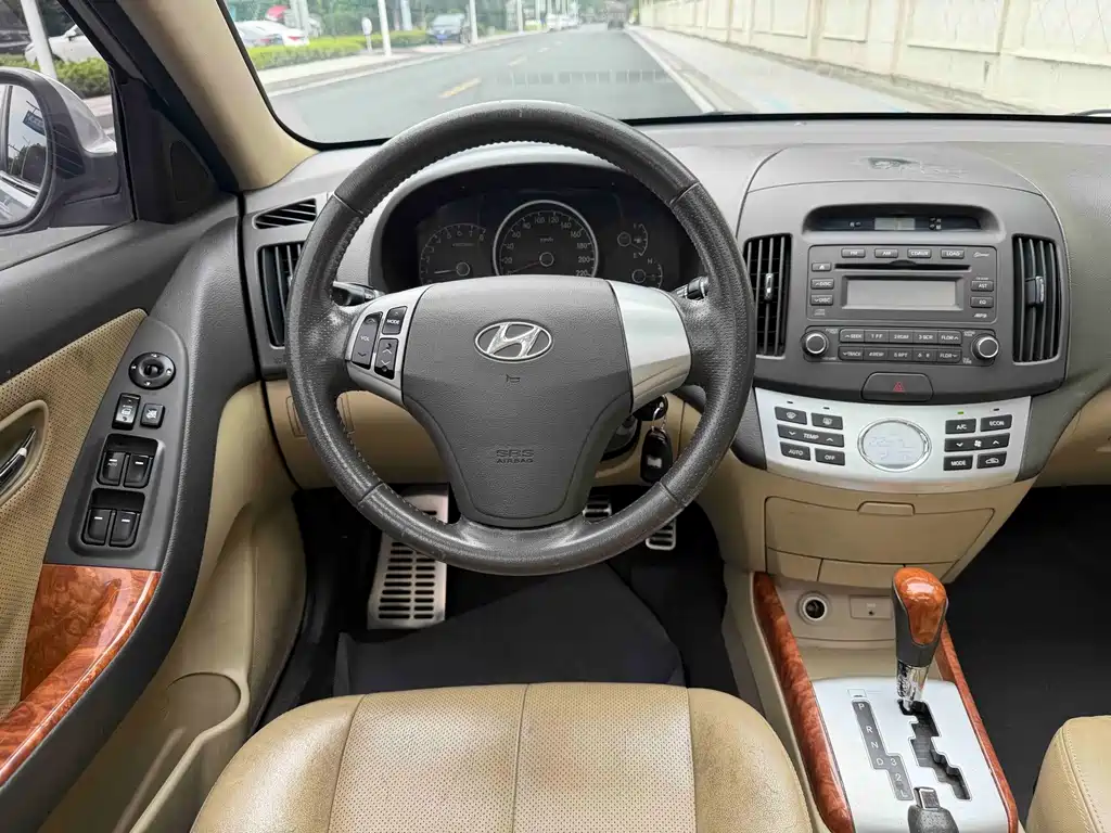 Hyundai Elantra 2011 1.8L AT Luxury