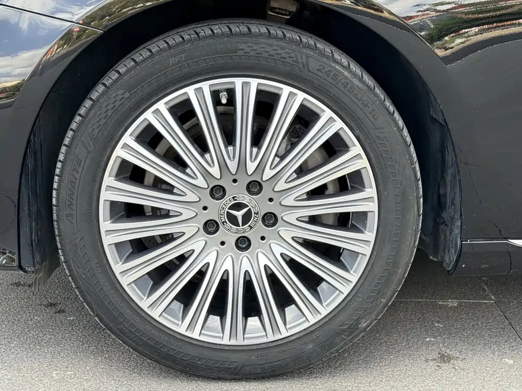Mercedes-Benz E-Class — миниатюра 9