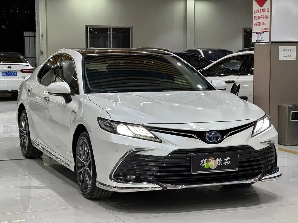 Toyota Camry — миниатюра 3