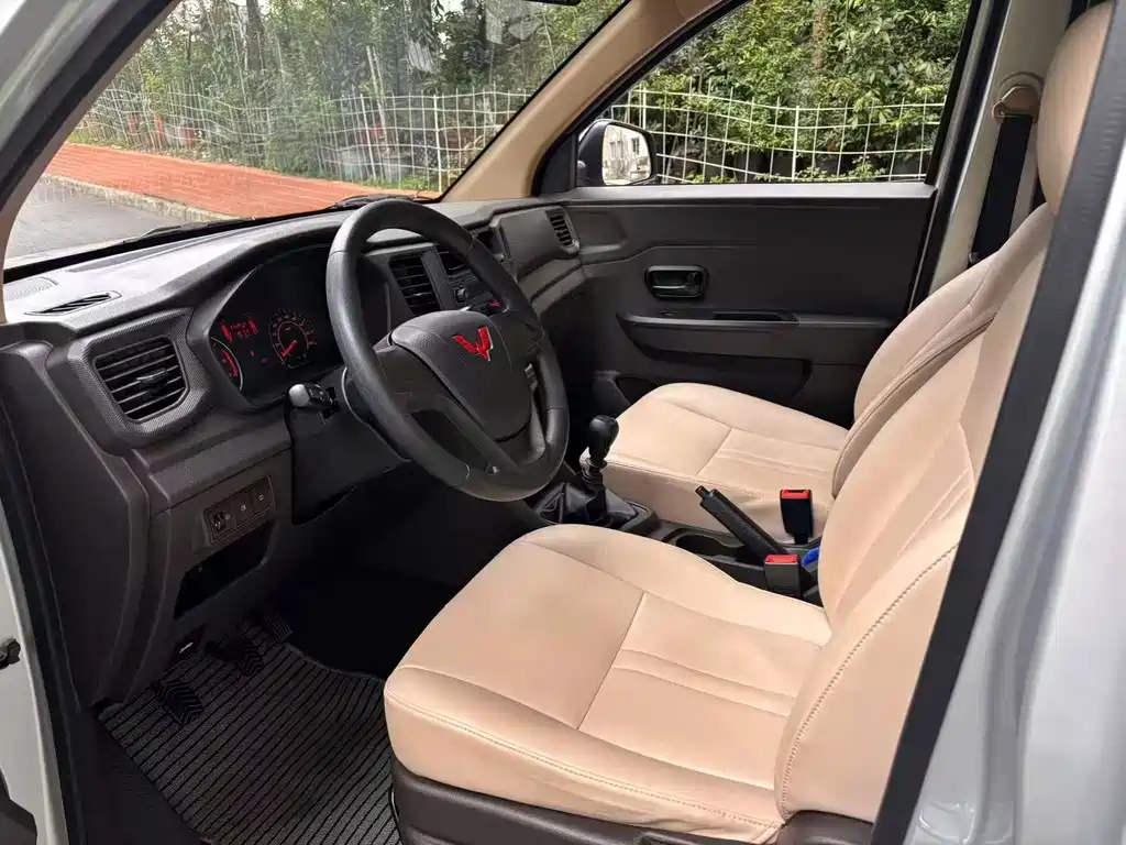 Wuling Hongguang V — миниатюра 8