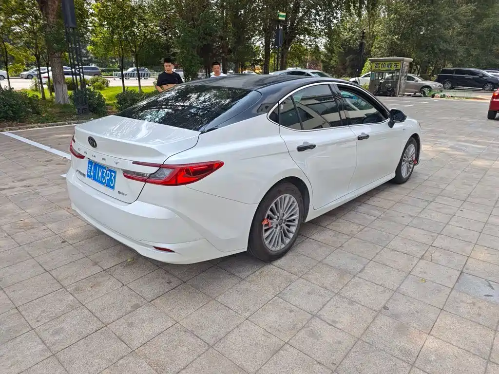 Toyota Camry — миниатюра 4
