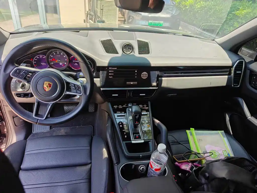Porsche Cayenne — миниатюра 6