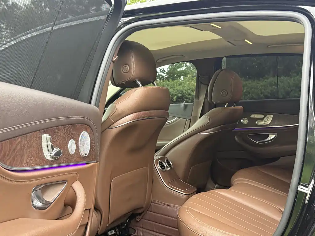 Mercedes-Benz E-Class — миниатюра 5