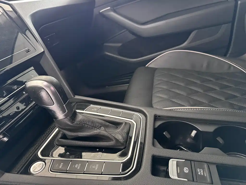 Volkswagen Magotan PHEV — миниатюра 13