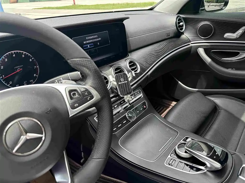 Mercedes-Benz E-Class — миниатюра 13