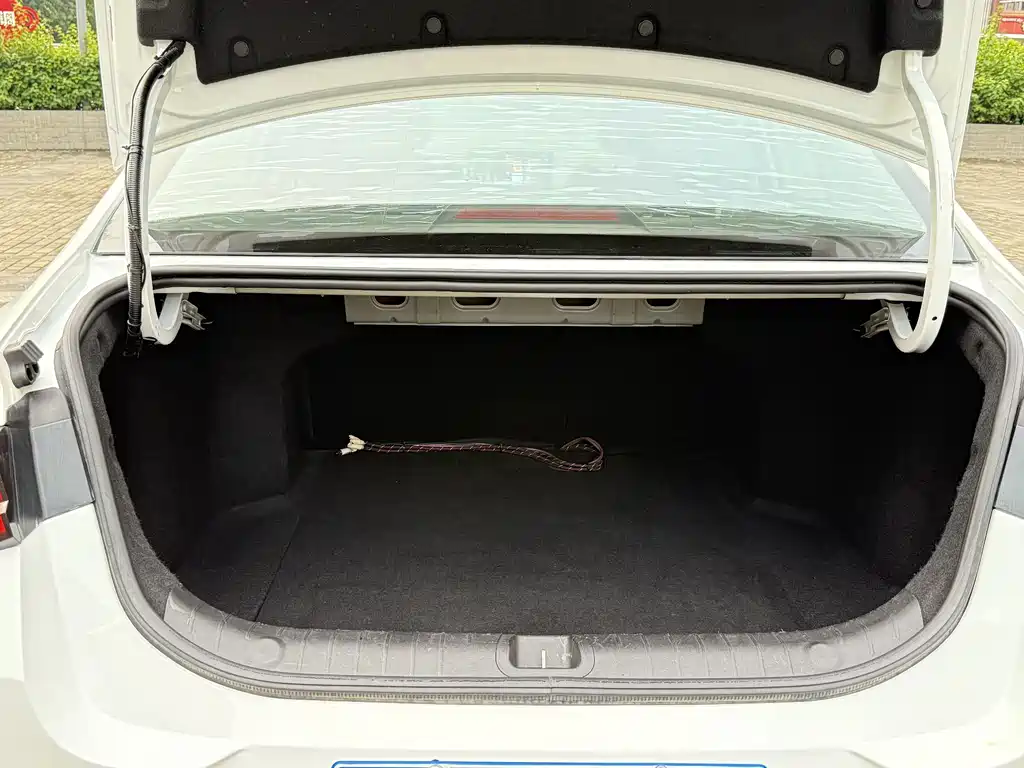 Geely Emgrand L — миниатюра 18