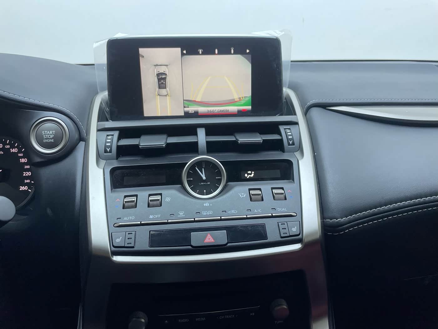 Lexus NX 2.0 л 2021 г. Серебристо-серый, пробег 36000 км