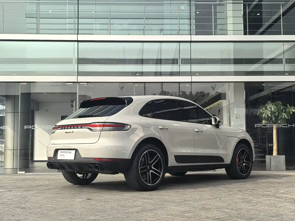 Porsche Macan — миниатюра 6