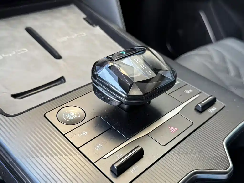 BYD L DM-i — миниатюра 7