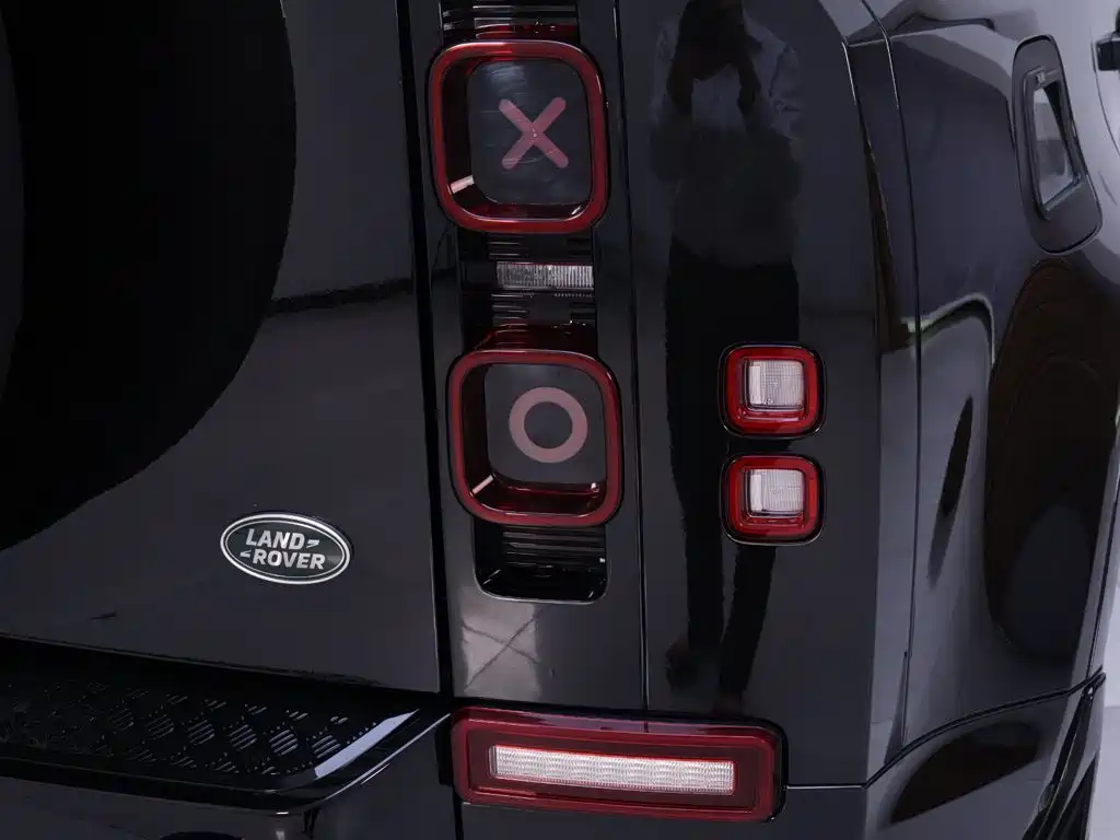 Land Rover Defender — миниатюра 9