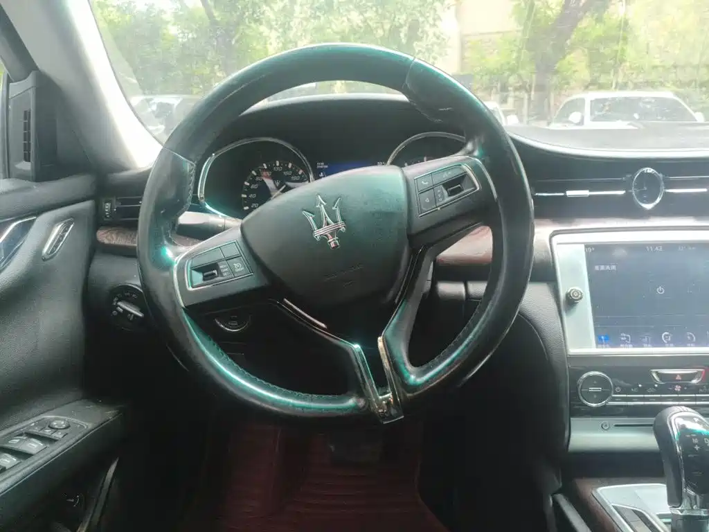 Maserati Quattroporte — миниатюра 11