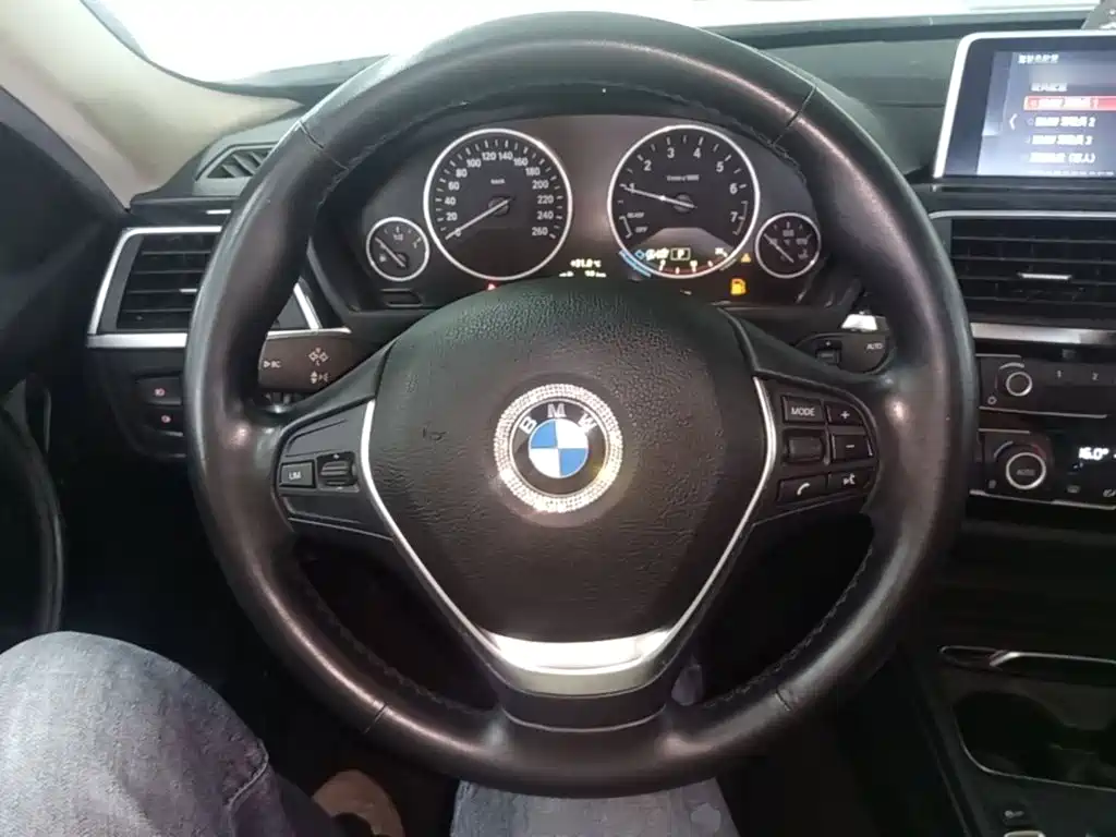 BMW 3 Series — миниатюра 11