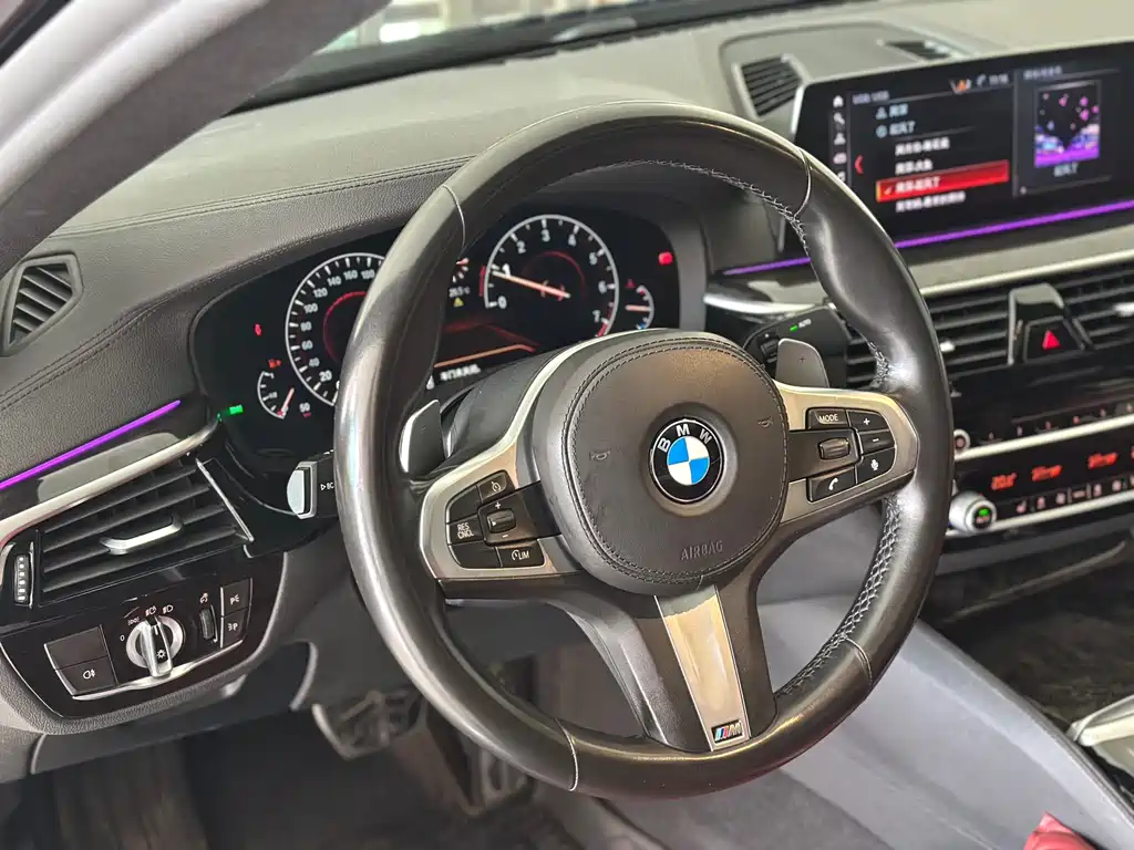 BMW 5 Series — миниатюра 6