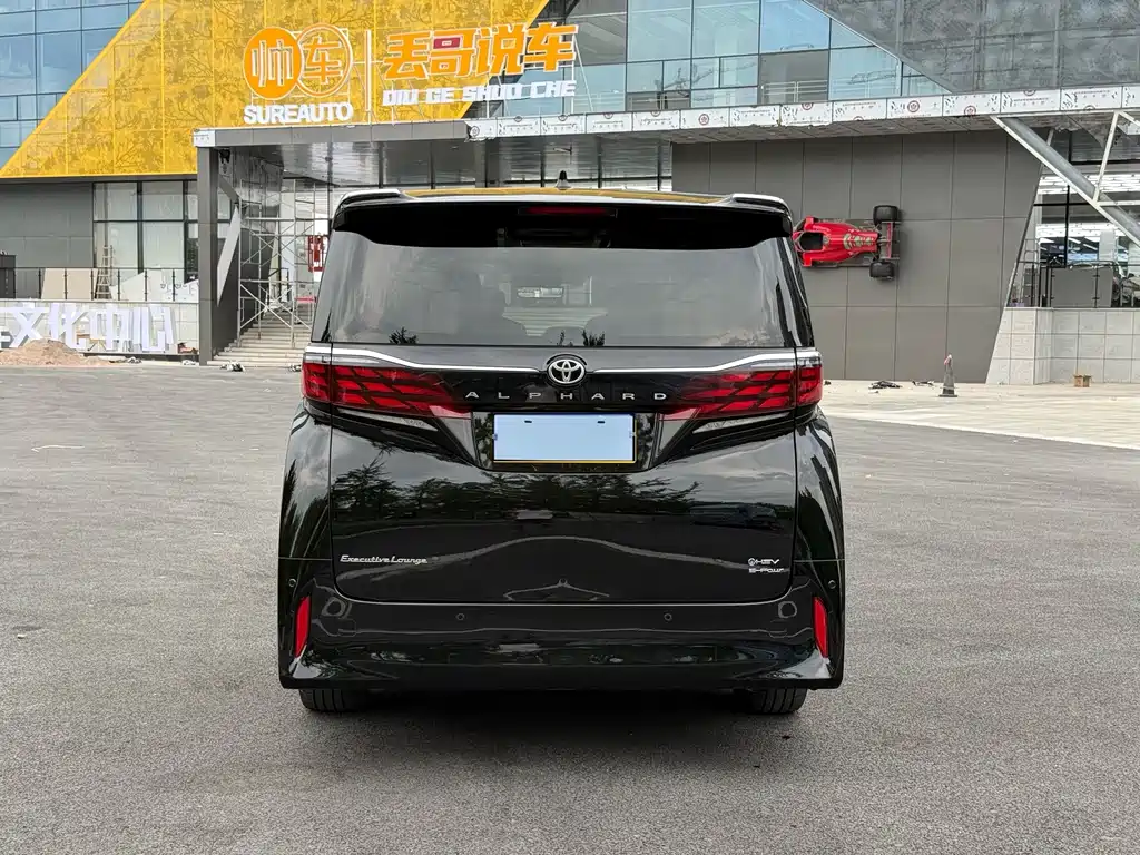 Toyota Alphard — миниатюра 5