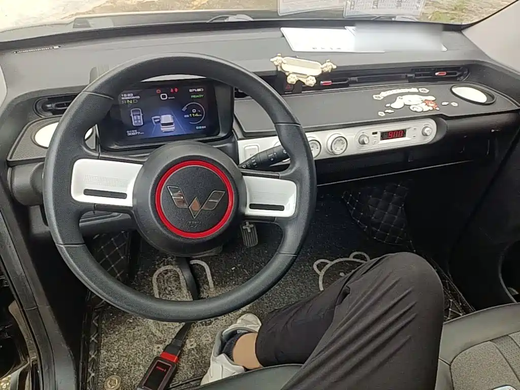 Wuling MINIEV — миниатюра 10