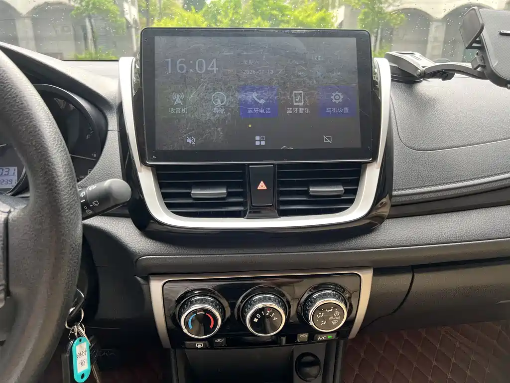 Toyota Yaris L — миниатюра 10