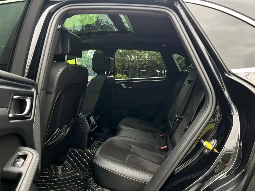 Porsche Macan — миниатюра 5