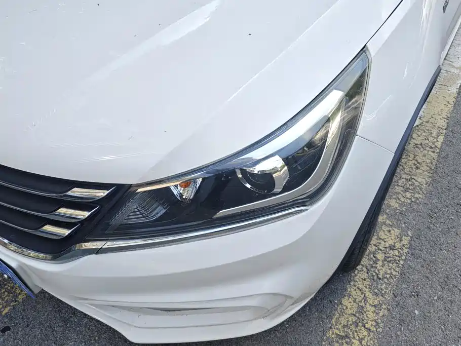 Baojun 310W — миниатюра 5