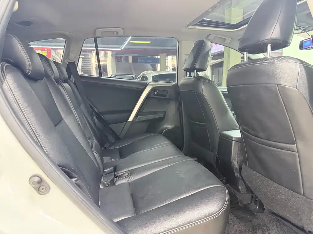 Toyota RAV4 — миниатюра 12