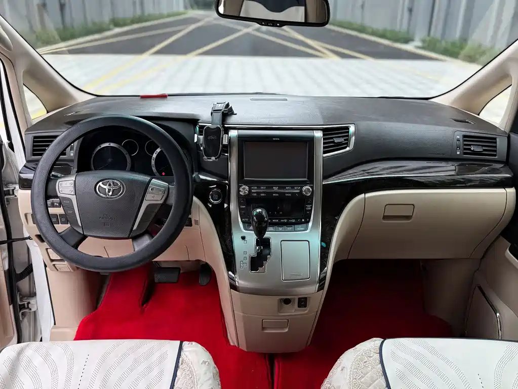 Toyota Alphard — миниатюра 10