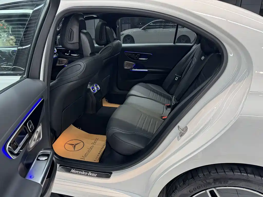 Mercedes-Benz C-Class — миниатюра 9