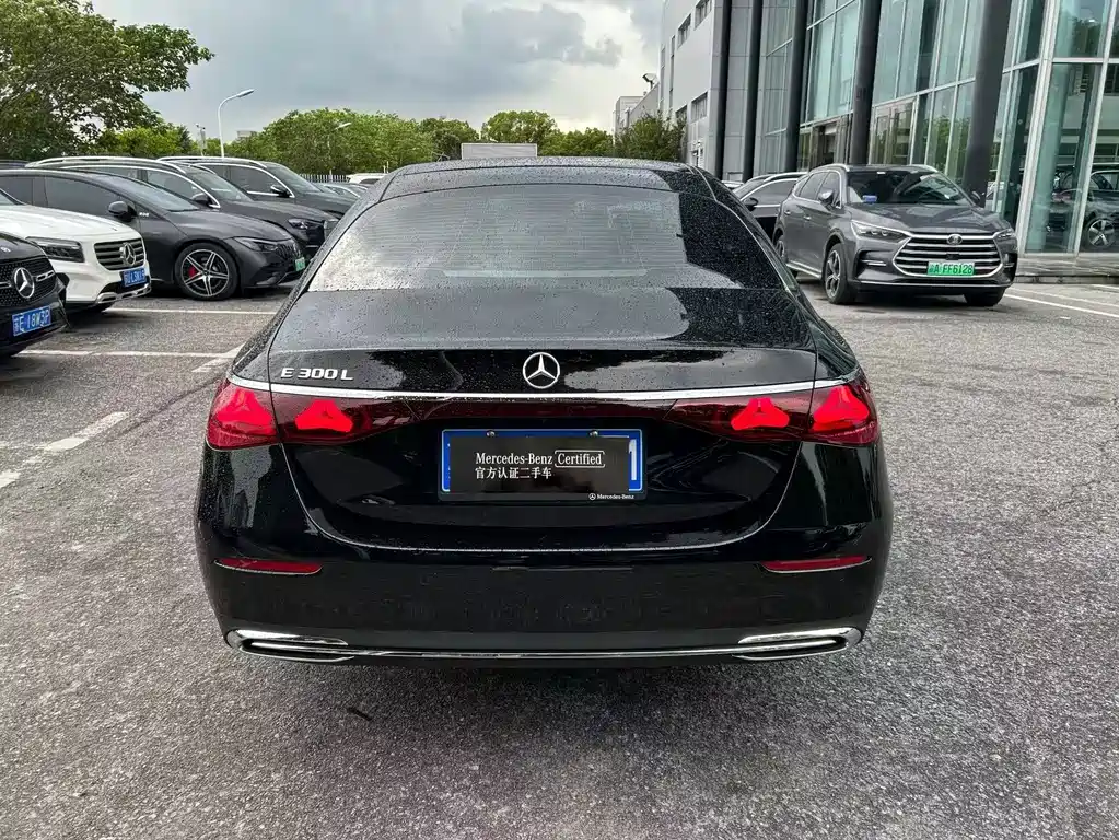 Mercedes-Benz E-Class — миниатюра 6