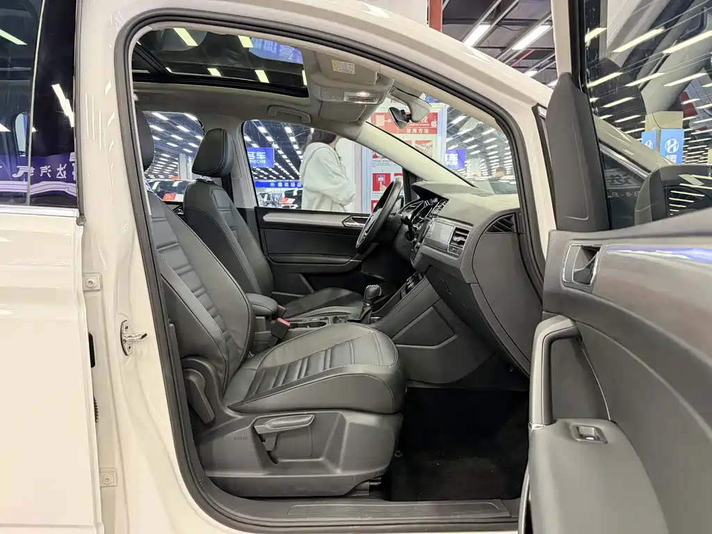 Volkswagen Touran — миниатюра 13