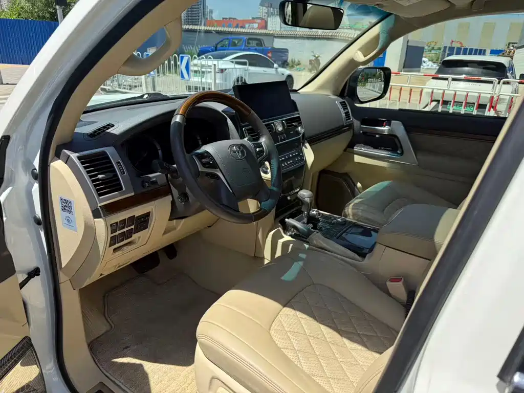 Toyota Land Cruiser 2017 4.6L GX-R