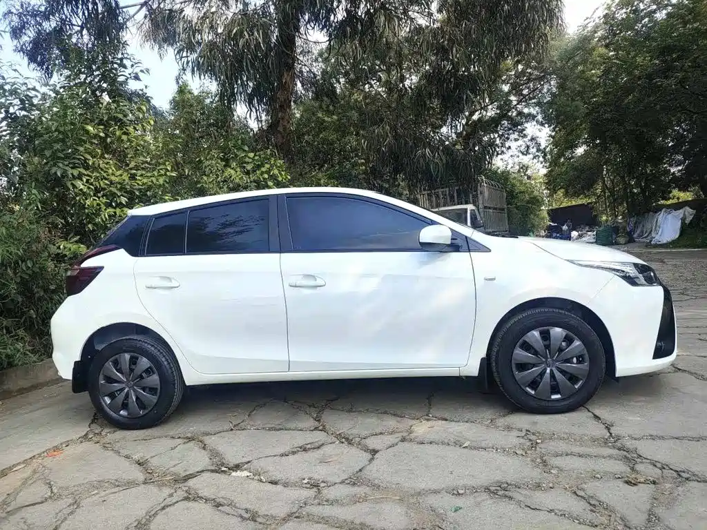 Toyota Yaris L — миниатюра 7