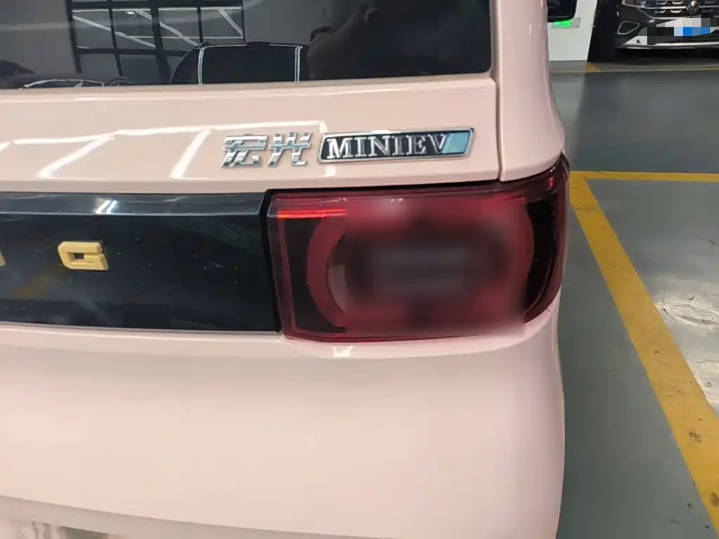 Wuling MINIEV — миниатюра 8